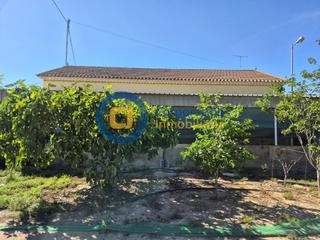 Mas à Almendricos. Casa de campo con cinco dormitorios con terreno en purias