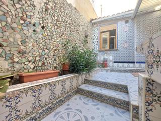 Casa a Casco Antiguo. Casa adosada, con 6 dormitorios y terraza en el centro de águila