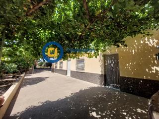 Casa a Aguaderas. Casa de campo con cuatro dormitorios y garaje en aguadera
