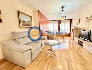 Appartamento in San Mateo. Piso con cuatro dormitorios y garaje, en pleno centro de lorca d