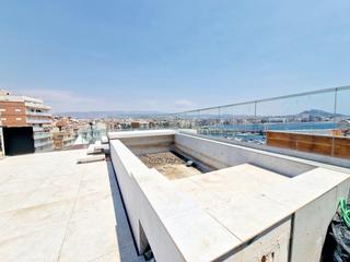 Xalet a Casco Antiguo. Chalet unifamiliar en construcción con vistas a la bahia de leva