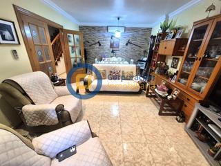 Dúplex en La Viña. Dúplex con cuatro dormitorios y garaje en la viña