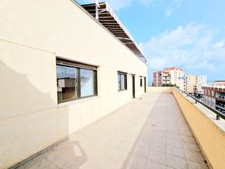 Attique à Casco Antiguo. Atico de 3 dormitorios con terraza de 50m en la misma planta en