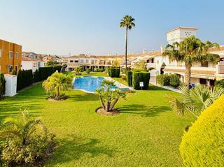 Casa adosada en Calabardina. Adosado de 3 dormitorios a 400m de la playa con piscina comunita