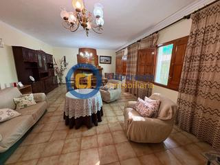 Maison à Torrecilla. Casa de campo con 6 dormitorios junto con negocio en la torrecil