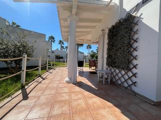Casa a San Juan de los Terreros. Bungalow de 2 dormitorios con solárium y vistas al mar en terrer
