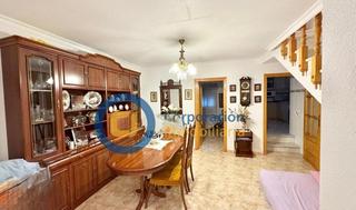 Casa a San José. Casa con cuatro dormitorios en san josé, completamente reformada