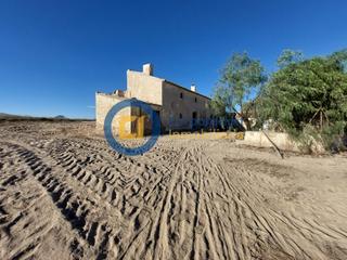 Casa en Jarales. Casa cortijo con parcela en zona de la parroquia, para reformar