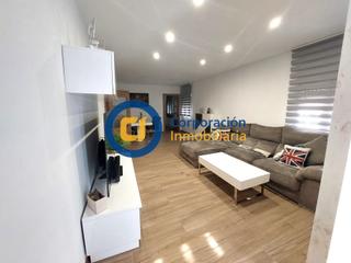 Casa a Campillo. Casa de campo con cuatro dormitorios y garaje en sótano en campi