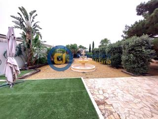 Chalet in Campillo. Chalet con cinco dormitorios, amplio garaje y piscina en campill