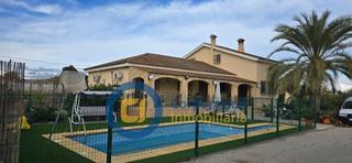 Casa a Cazalla. Chalet con cinco dormitorios y piscina en cazalla