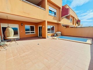 Apartament a El Hornillo. Apartamento de 2 dormitorios con piscina privada y terraza con v