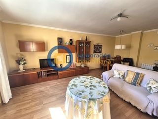 Etagenwohnung in San Mateo. Piso de 3 dormitorios con plaza de garaje en el centro