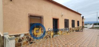 Maison à Torrecilla. Casa de campo con cuatro dormitorios en zona la torrecilla