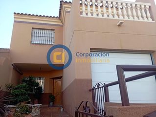 Zweistöckige Wohnung in Almendricos. Dúplex con tres dormitorios en almendricos
