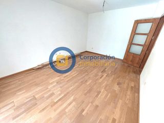 Flat in San Mateo. Piso con tres dormitorios y garaje, en el centro de lorca.