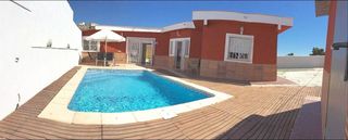 Chalet en Los Collados-Los Geraneos. Chalet con dos dormitorios y piscina en todosol