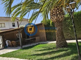 Casa in Campillo. Chalet con cinco dormitorios y piscina en zona de el campillo