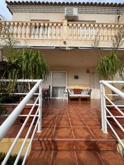Casa a schiera in Calabardina. Amplio dúplex con gran terraza en calabardina.