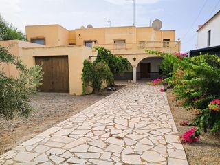 Haus in San Juan de los Terreros. Casa tipo dúplex en terreros con amplio jardín y 4 dormitorios