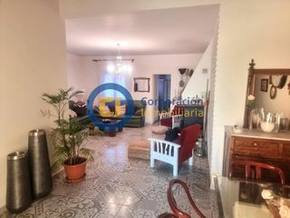 Casa a Zarcilla de Ramos. Casa con nueve dormitorios y garaje de grandes dimensiones en za