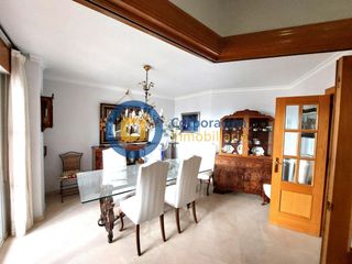 Flat in Santiago. Piso con tres dormitorios y garaje en avenida juan carlos i