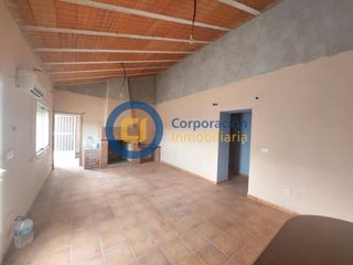 House in Ortillo. Casa de campo con dos dormitorios y nave en zona del pantano de