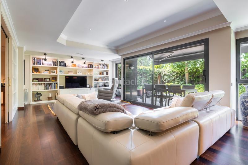 Foto c24346a6-8085-4a81-b669-eb963bfb53b6. Piano terra in carretera de vallvidrera 149 in Arxiu Sant Cugat del Vallès