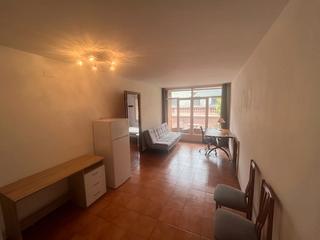 Alquiler Apartamento  Carrer de villà 1. Apartamento amueblado junto ffcc
