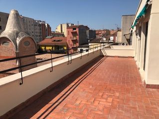 Rent Penthouse  Carrer migdia. Atico en perfecto estado con impresionante terraza