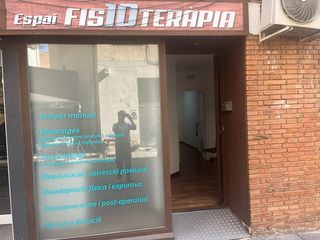 Lloguer Local Comercial a Carrer dels pous 10. Local comercial con muchas posibilidades junto ffcc
