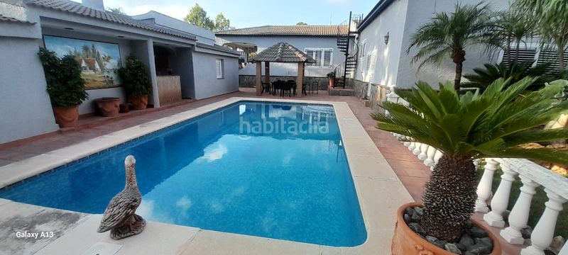 Foto f796b58c-33e3-4ae9-8340-0e623ea87351. Xalet amb xemeneia calefacció aparcament piscina a Paterna