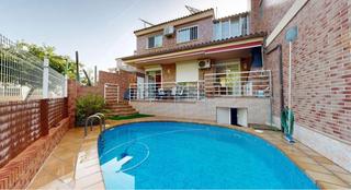Casa adossada a Riba - roja de Túria. Se vende  bonita  casa adosada urb, santa monica ribarroja