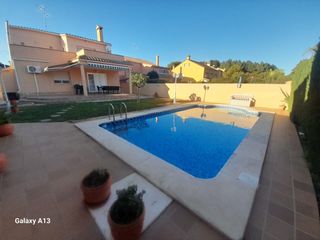 Chalet à Riba - roja de Túria. Se vende magnifico chalet en la eliana ,  urbanización cerca del