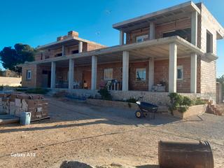 Chalet à Casco Antiguo. Se vende magnifico chalet en lliria  urbanización oportunidad