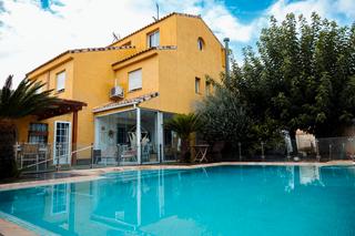 Casa adossada a La Conarda. Se vende en pobla de vallvona magnifica casa adosada urb,