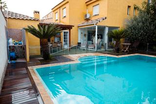 Maison jumelée à La Conarda. Se vende en pobla de vallvona magnifica casa adosada urb,