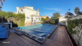 Xalet a El Carme-Sant Agustí-Bonavista. Se vende magnifico chalet  en la eliana, urbanización