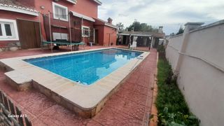 Chalet in Montesol. Se vende bonito chalet en la eliana,  urbanización