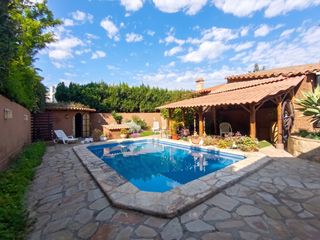 Xalet a Pueblo. Se vende magnifico chalet en la eliana