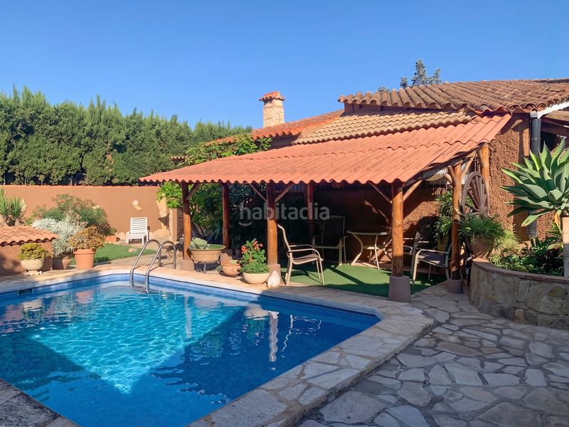 Foto f9c3f368-02f8-4a11-9f55-2482588fda74. Xalet amb xemeneia calefacció aparcament piscina a Eliana (l´)