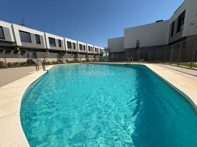 Foto bddb473c-79fd-48ac-81f3-1c34a51a7108. Casa adossada amb calefacció piscina a San Antonio de Benagéber