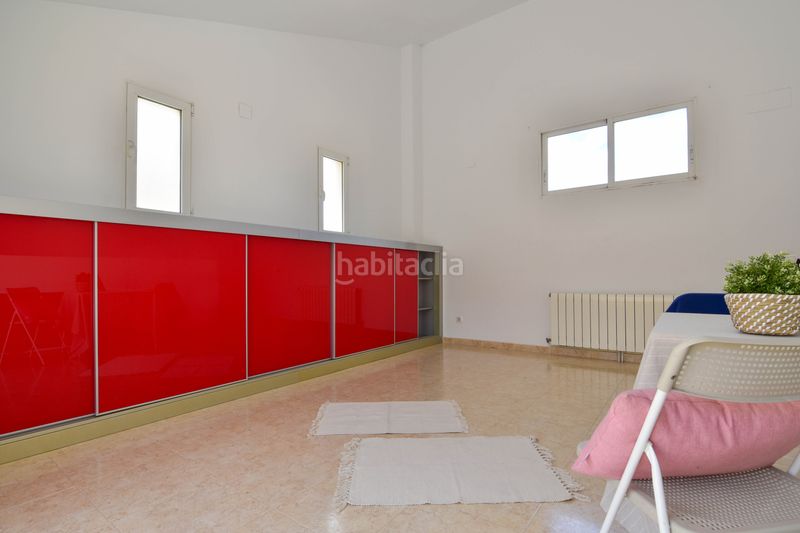 Foto 145d6a75-7592-4398-83eb-c904931e742e. Casa adossada amb calefacció a Emperador