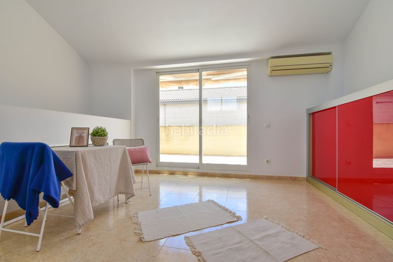 Foto 165eb53e-09c1-4c89-a489-a2ff863b393c. Casa adossada amb calefacció a Emperador