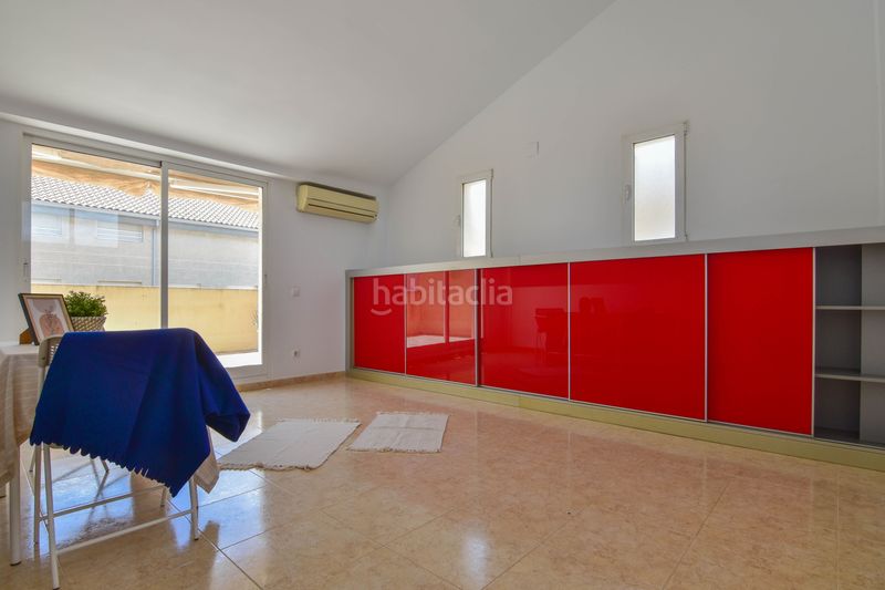 Foto c66e41cf-5c2f-4475-a247-7e7ae979afdc. Casa adossada amb calefacció a Emperador