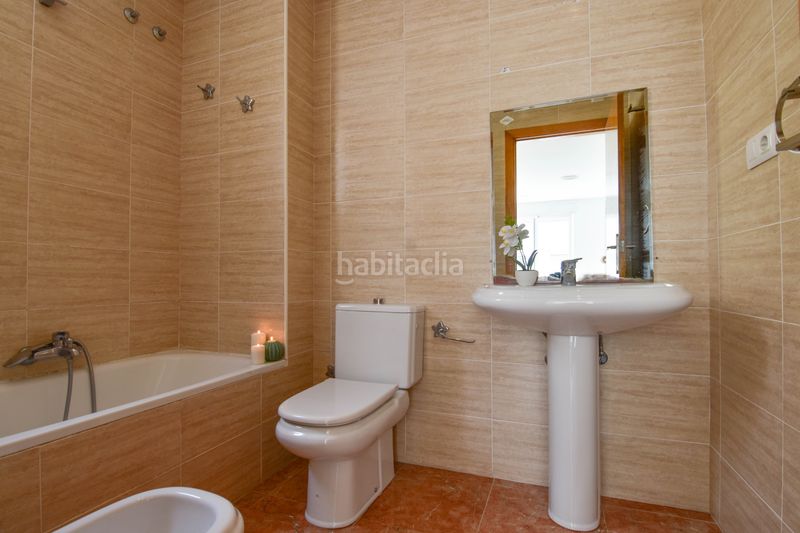 Foto df9a0959-17e6-4738-83ed-7dc4e5045e7a. Casa adossada amb calefacció a Emperador