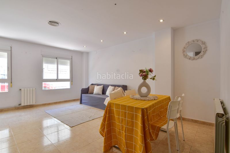 Foto fbf30416-65a9-46ca-b93c-1a1395bb008a. Casa adossada amb calefacció a Emperador