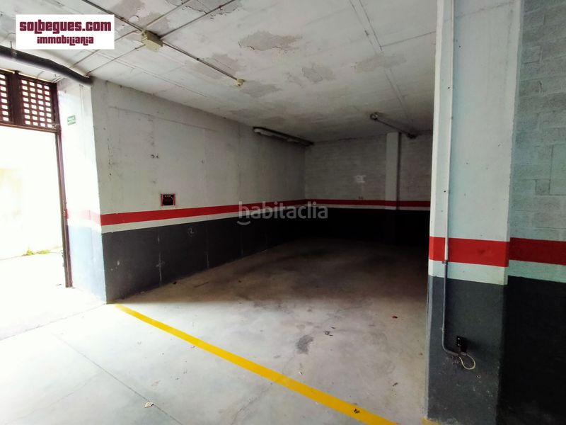 Foto 457e2d06-2b2a-431a-9d19-6328be79a122. Aparcament cotxe a Begues