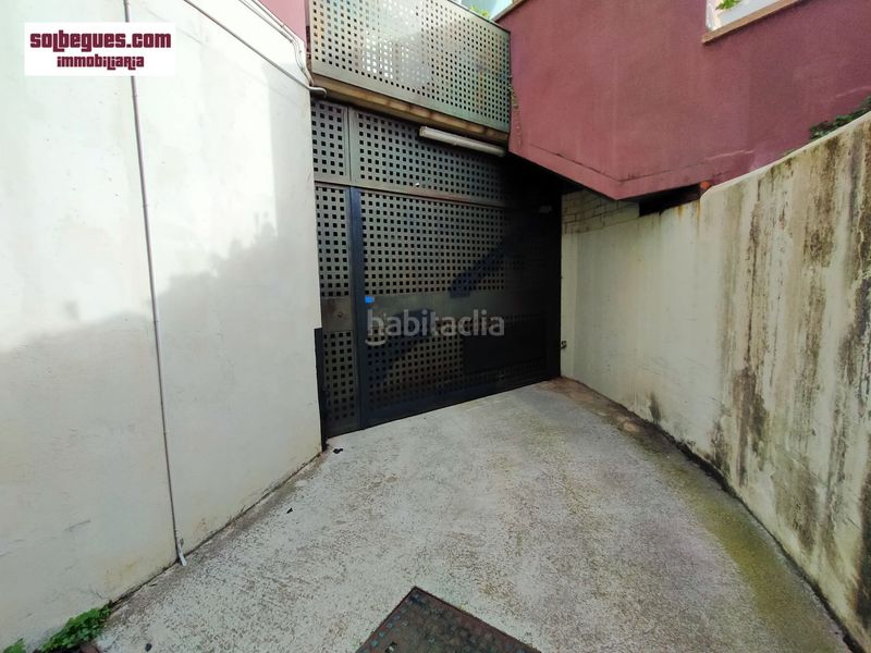 Foto 8c411ce9-0671-4668-81ab-88329b1593ca. Aparcament cotxe a Begues