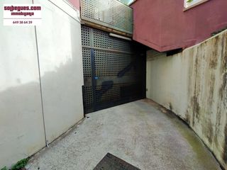 Autoparkplatz in Begues. Begues barceloneta.  plaza doble aparcamiento